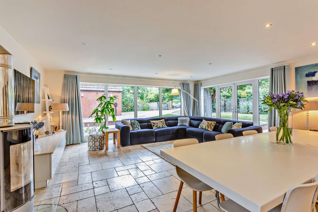 Property photo 2 of 21