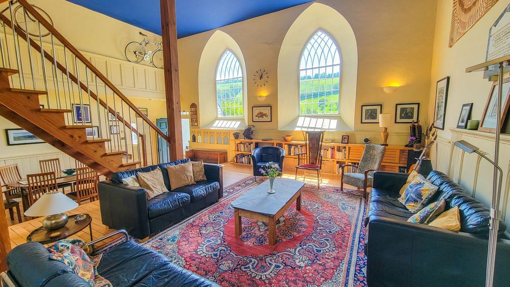 Property photo 2 of 12
