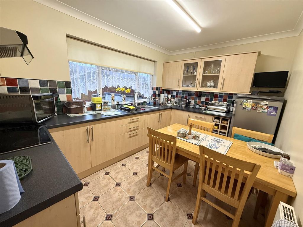 Property photo 2 of 15 Kitchen / Diner