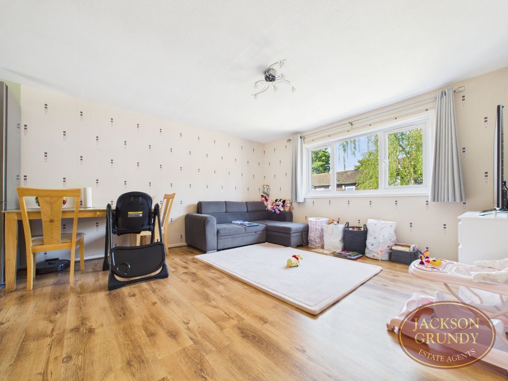 Property photo 2 of 7 South Holme Court