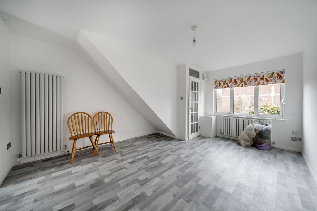 Property photo 3 of 8 955347 (2)