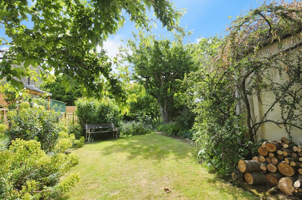 Property photo 2 of 17 Photo