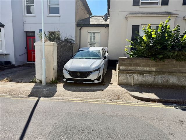 Property photo 2 of 10 Parking
