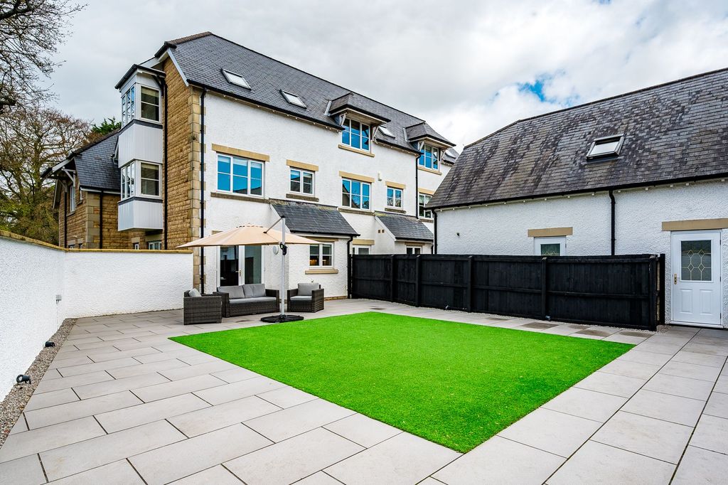 Property photo 1 of 19 Welcome To The Acorn Close