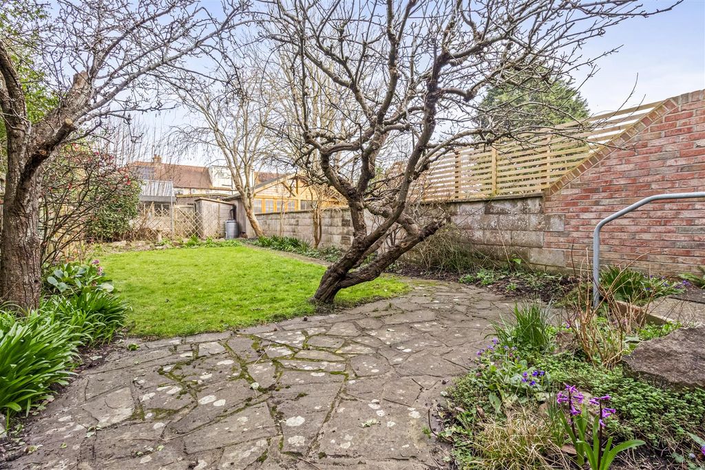Property photo 2 of 21 86 Balcombe Avenue-002.Jpg