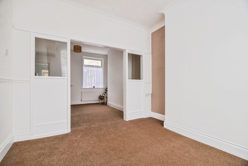 Property photo 3 of 20 Pbox-Img.Jpg