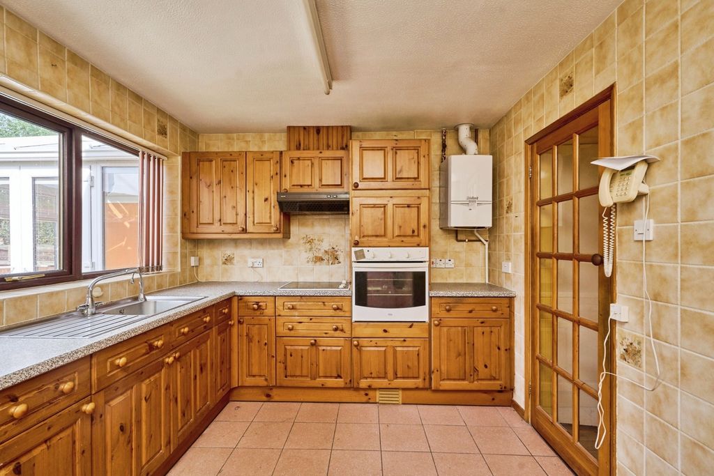 Property photo 2 of 17 Kitchen