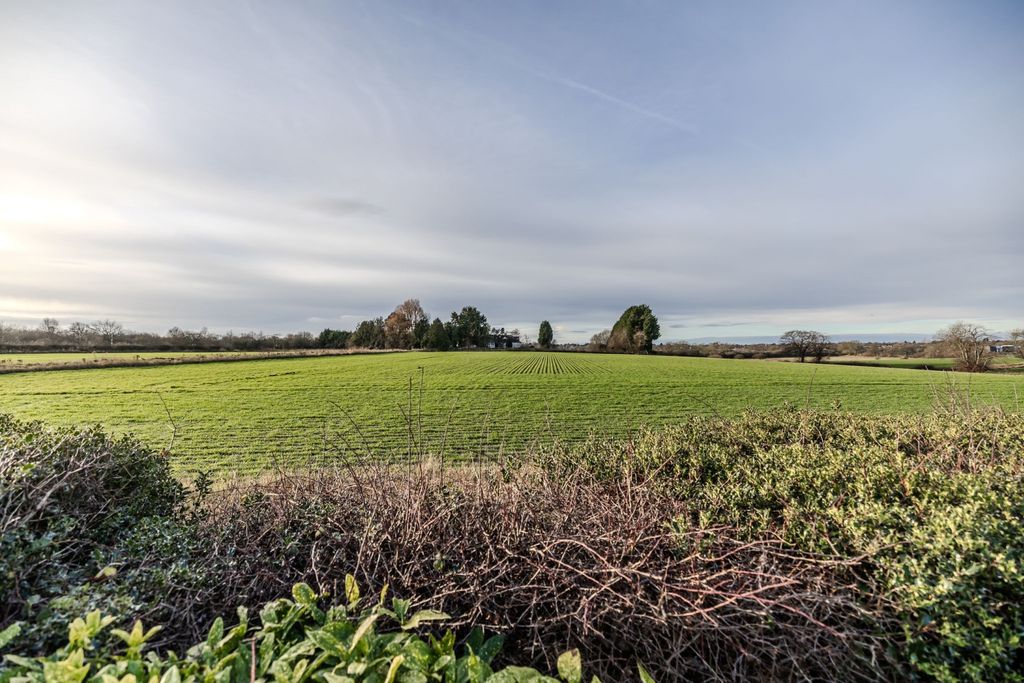 Property photo 3 of 24