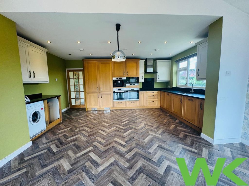 Property photo 3 of 12 Kitchen Area