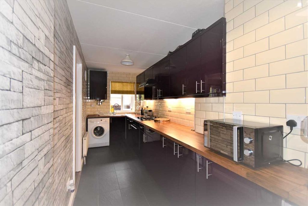 Property photo 2 of 11 Kitchen
