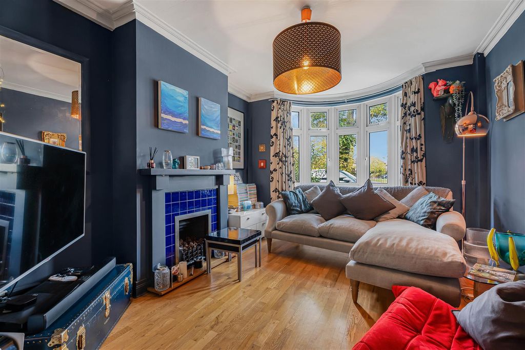 Property photo 2 of 34