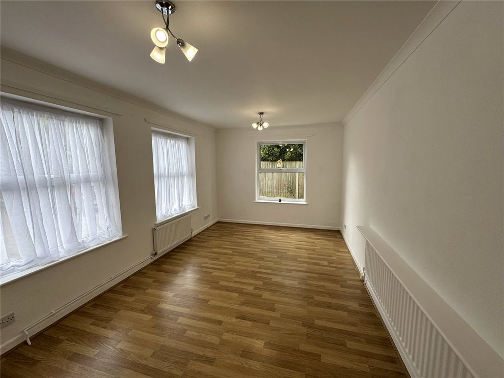 Property photo 2 of 11 Picture No. 17