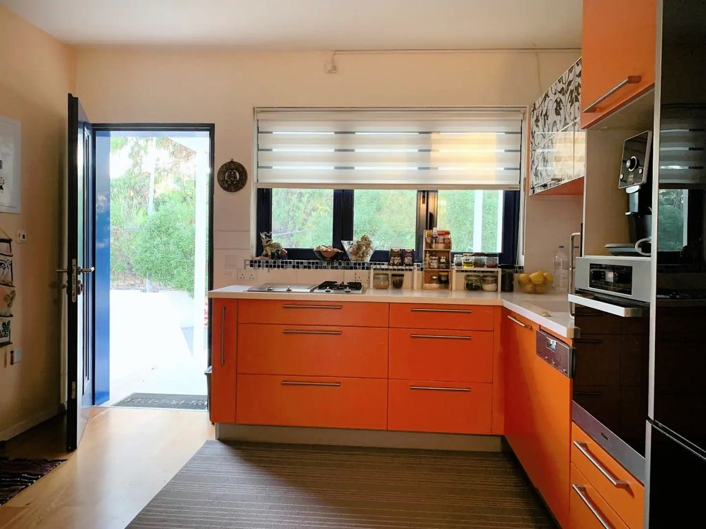 Property photo 3 of 31