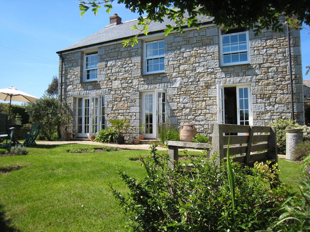 Property photo 1 of 11 4 Bedroom Detached House For Sale