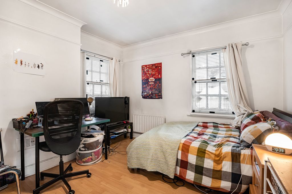 Property photo 3 of 18 Bedroom