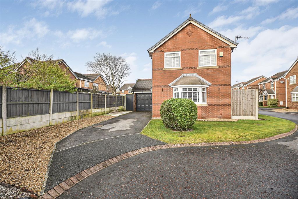 Property photo 1 of 34 2 Spinerette Close External (5).Jpg