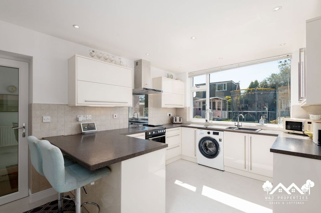 Property photo 2 of 50
