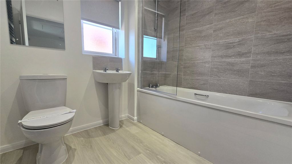 Property photo 2 of 12 Picture No. 28