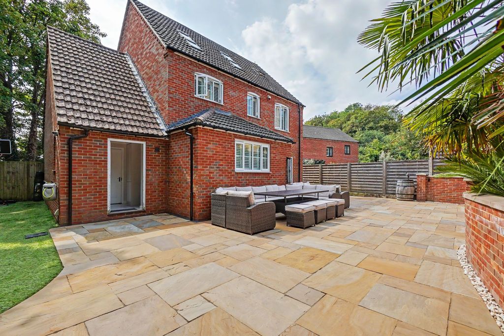 Property photo 2 of 50