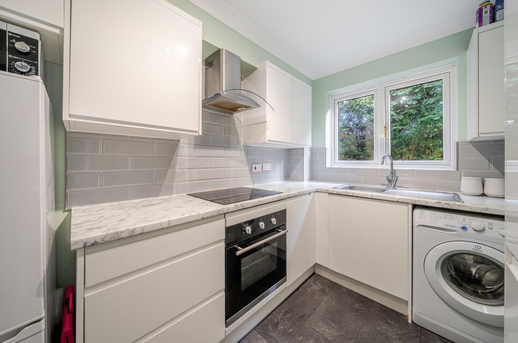 Property photo 3 of 10 1520976-13-1A0915...