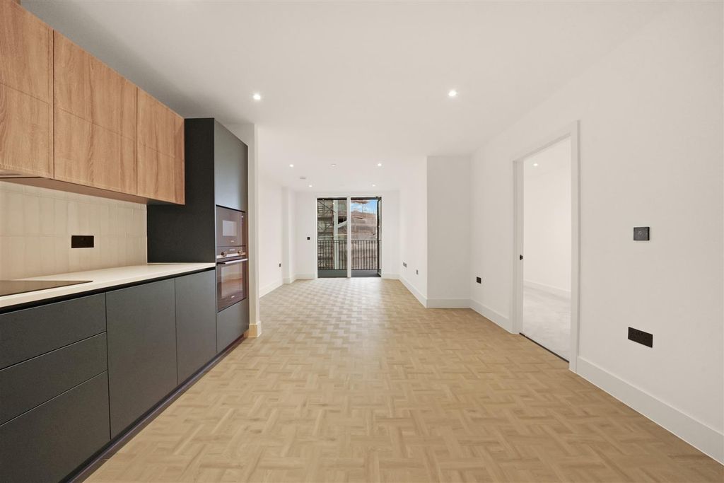 Property photo 3 of 16 24 Papillon Apartments, 2 Monarch Square - P1Hkcik