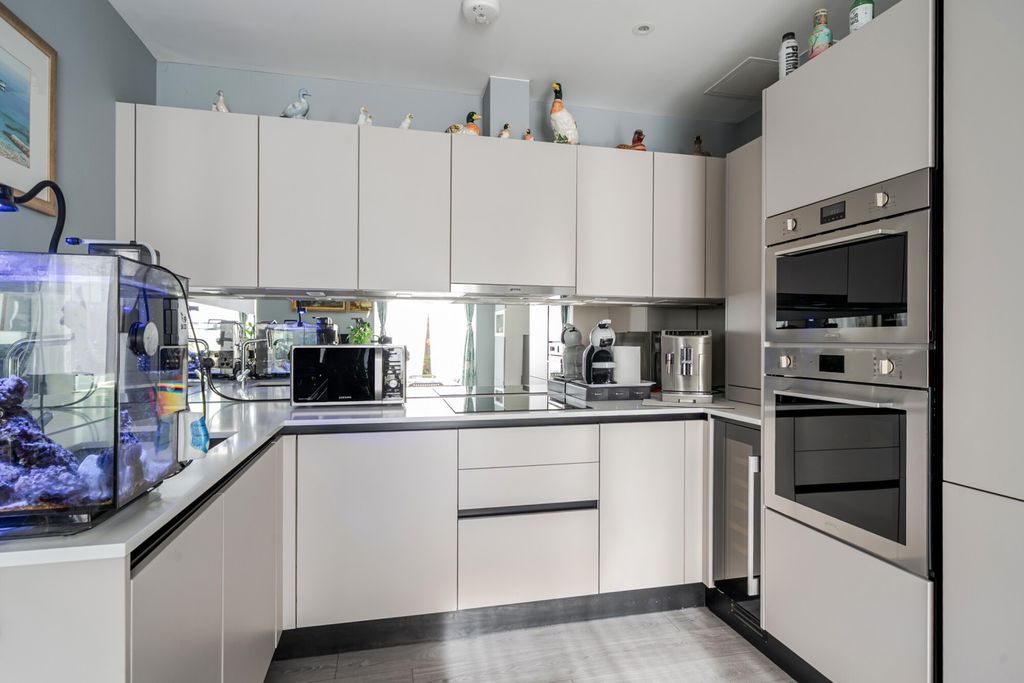 Property photo 3 of 14 Kitchen