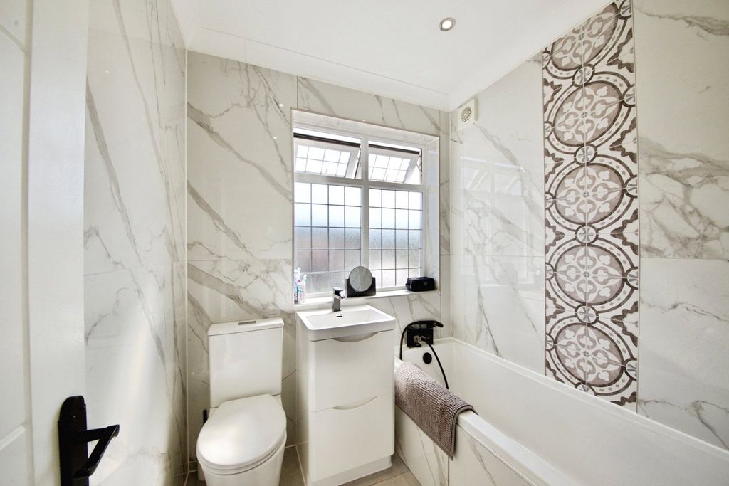 Property photo 3 of 26 Pbox-Img.Jpg