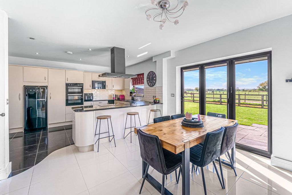 Property photo 3 of 14 Kitchen Diner