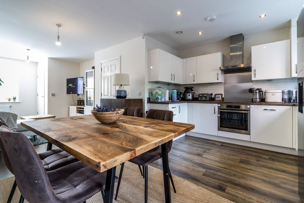 Property photo 2 of 14 Picture No. 77