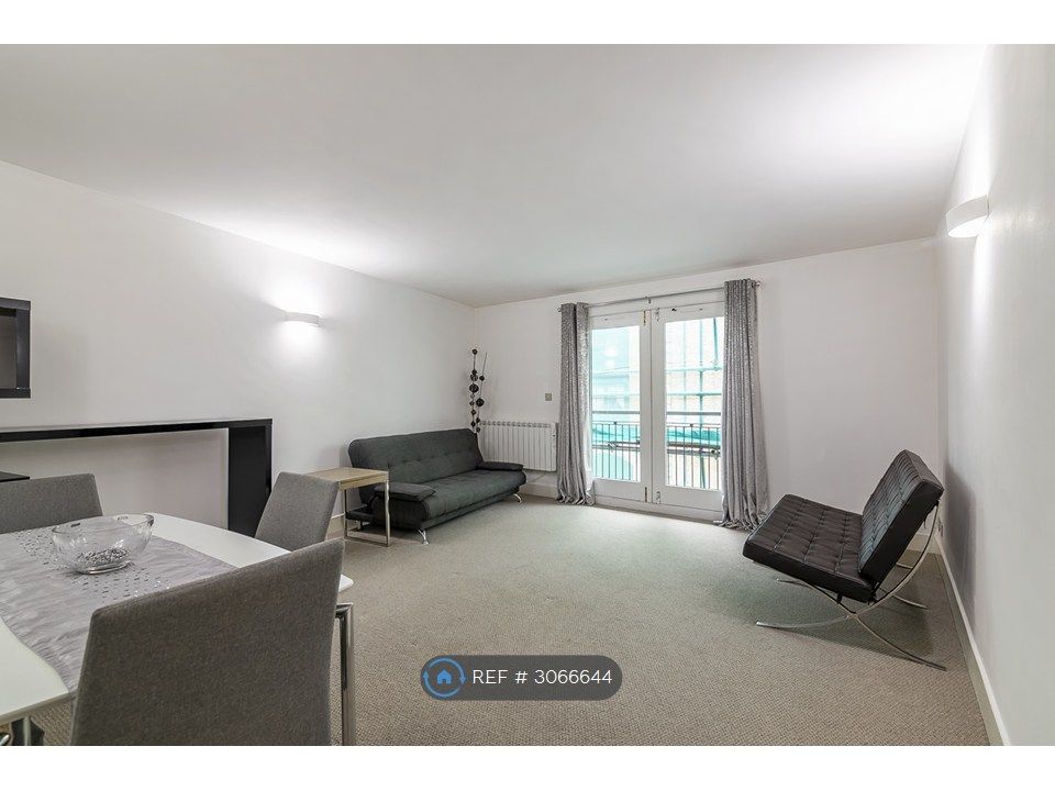 Property photo 3 of 13 Sitting Room