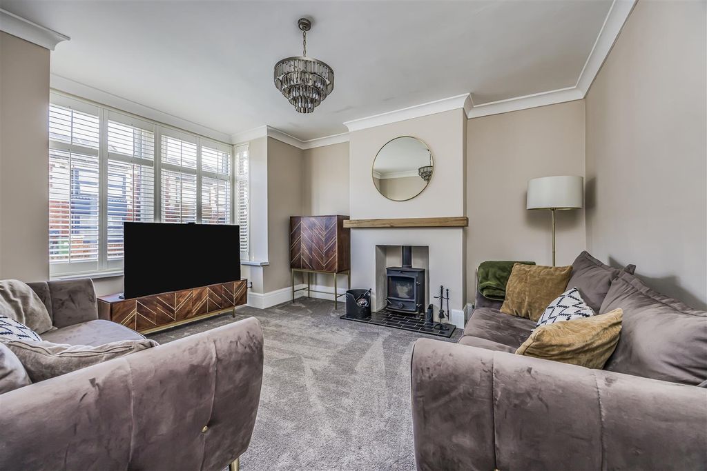 Property photo 2 of 21 18 Stanley Avenue, Baffins-Porticomarketing-Soldby