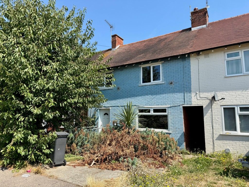 Property photo 1 of 8 Mid-Terrace House