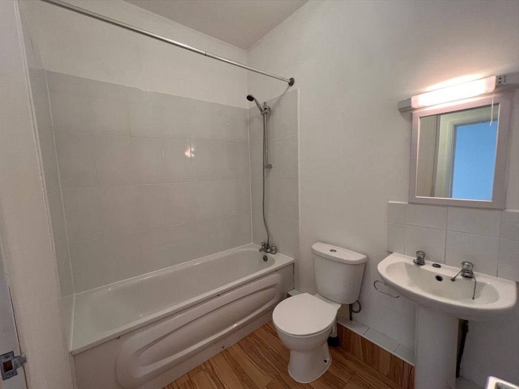 Property photo 3 of 14 Bathroom