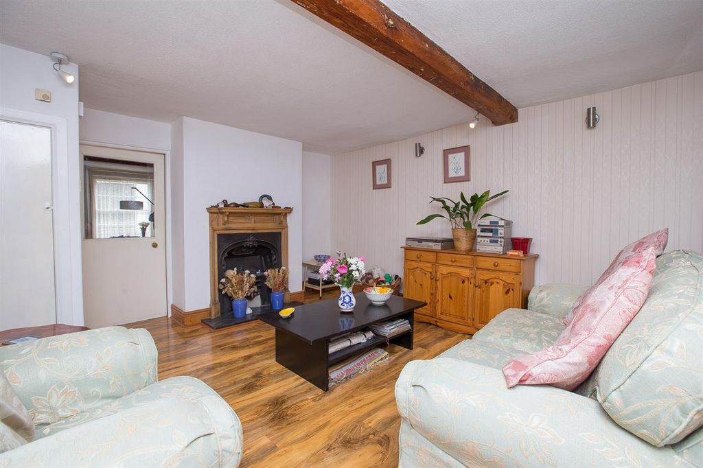 Property photo 3 of 12 Lounge