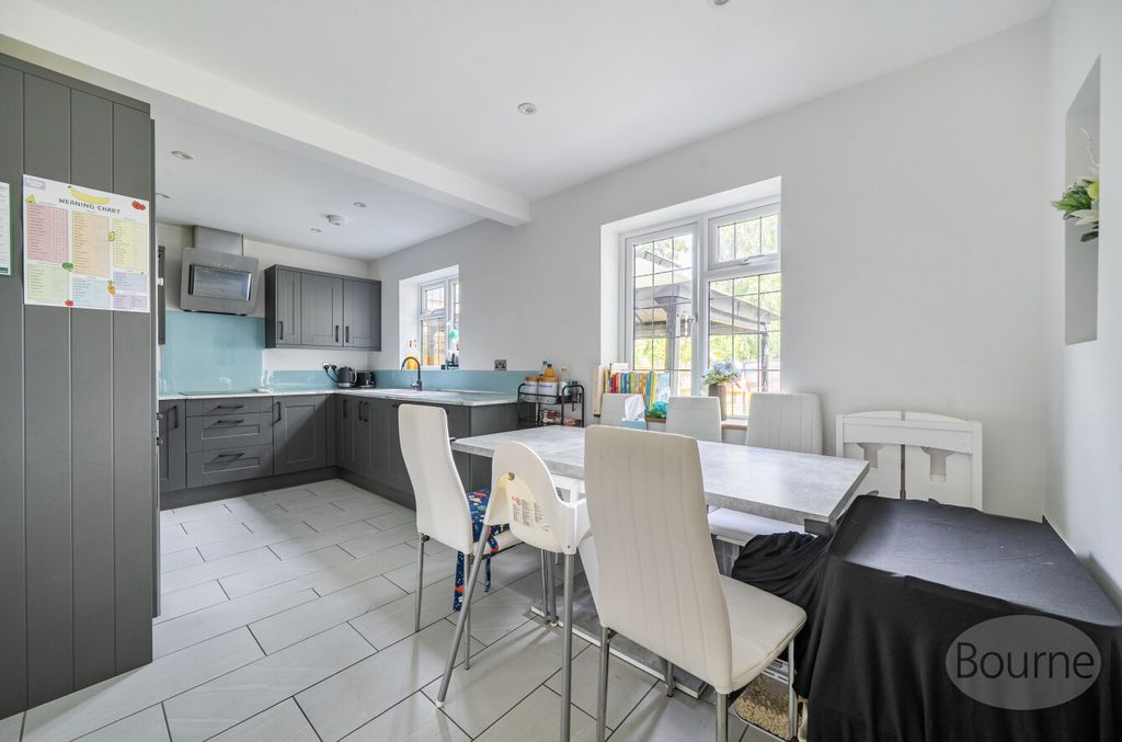Property photo 3 of 18 0504d8E4-6267-4Fe...