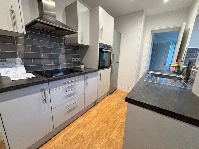 Property photo 3 of 12 Kit 1