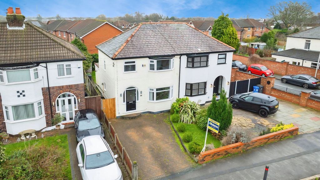 Property photo 1 of 32