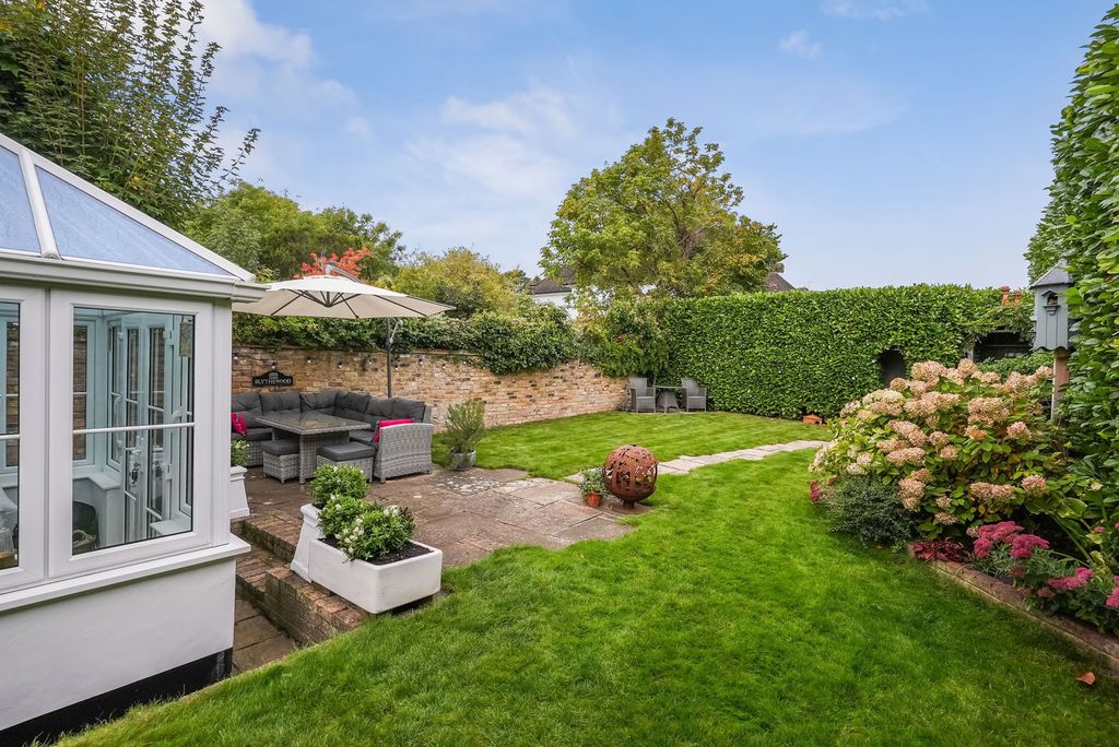 Property photo 2 of 20