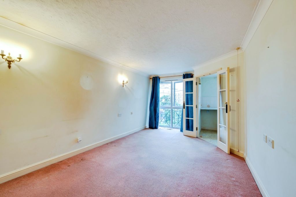 Property photo 2 of 9 Lounge