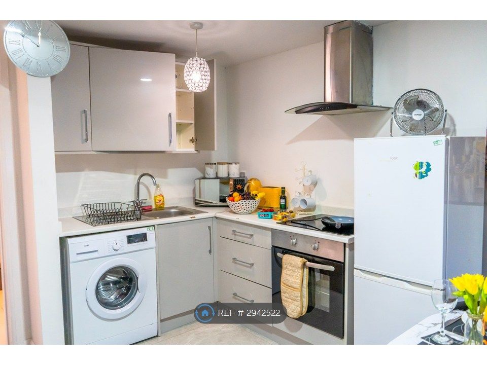 Property photo 2 of 10 Kitchen
