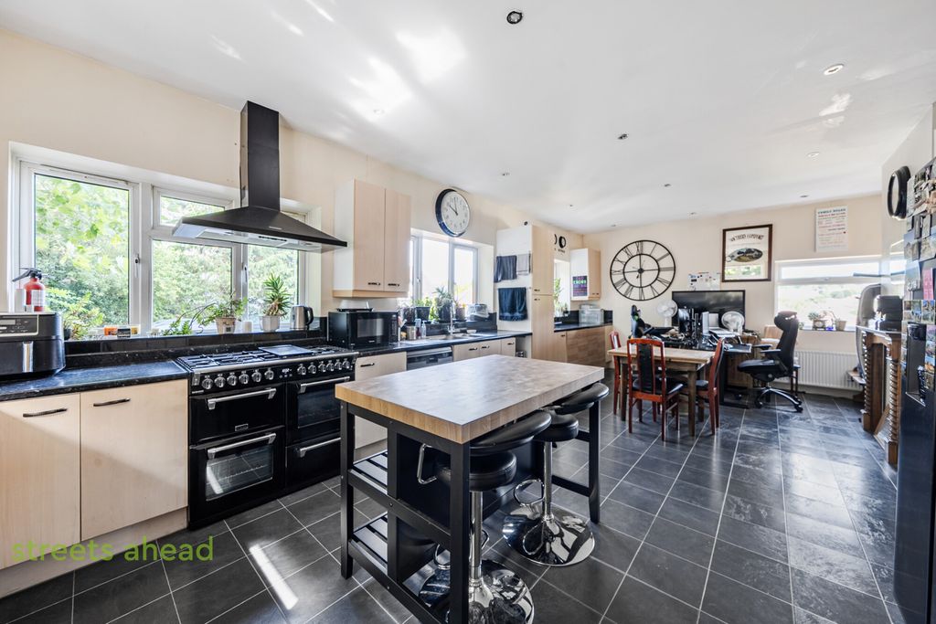 Property photo 3 of 22 23023E45-9B3B-4E7...
