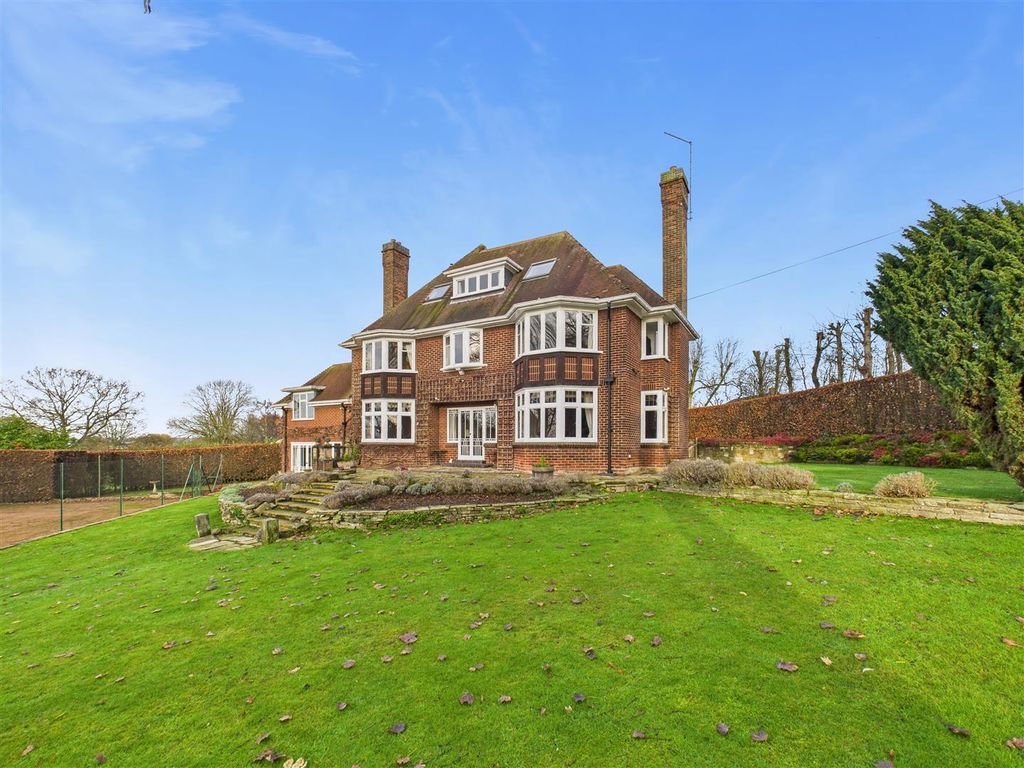 Property photo 3 of 36