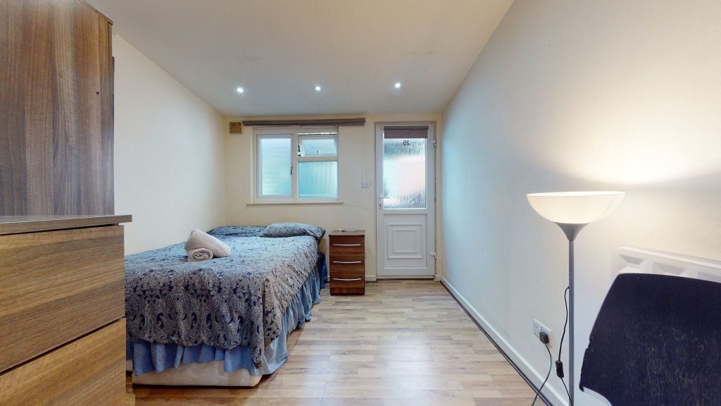 Property photo 1 of 8 Bedroom