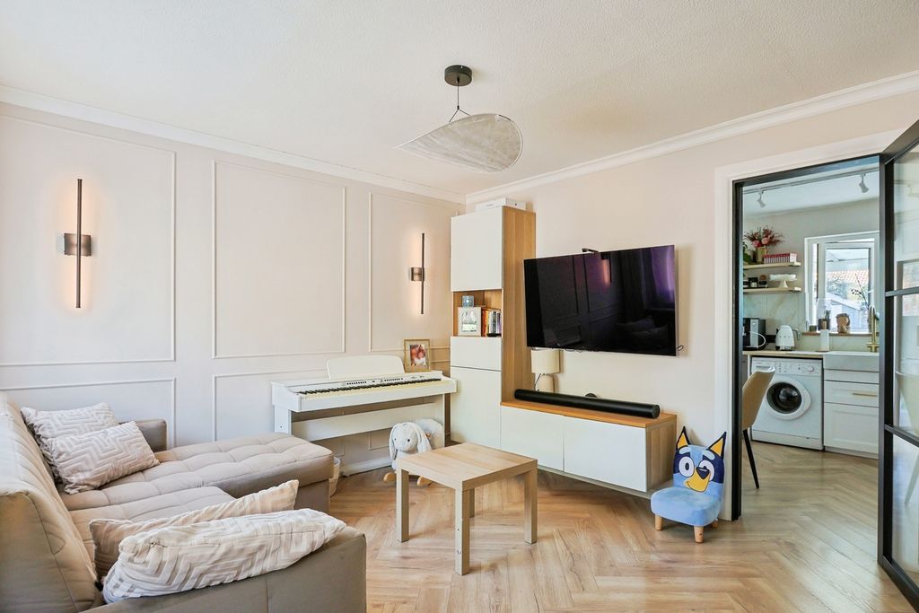 Property photo 3 of 20 Pbox-Img.Jpg