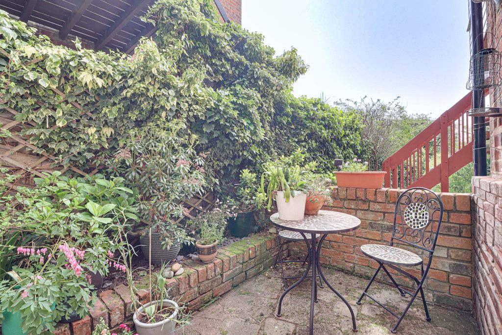 Property photo 2 of 25 Garden