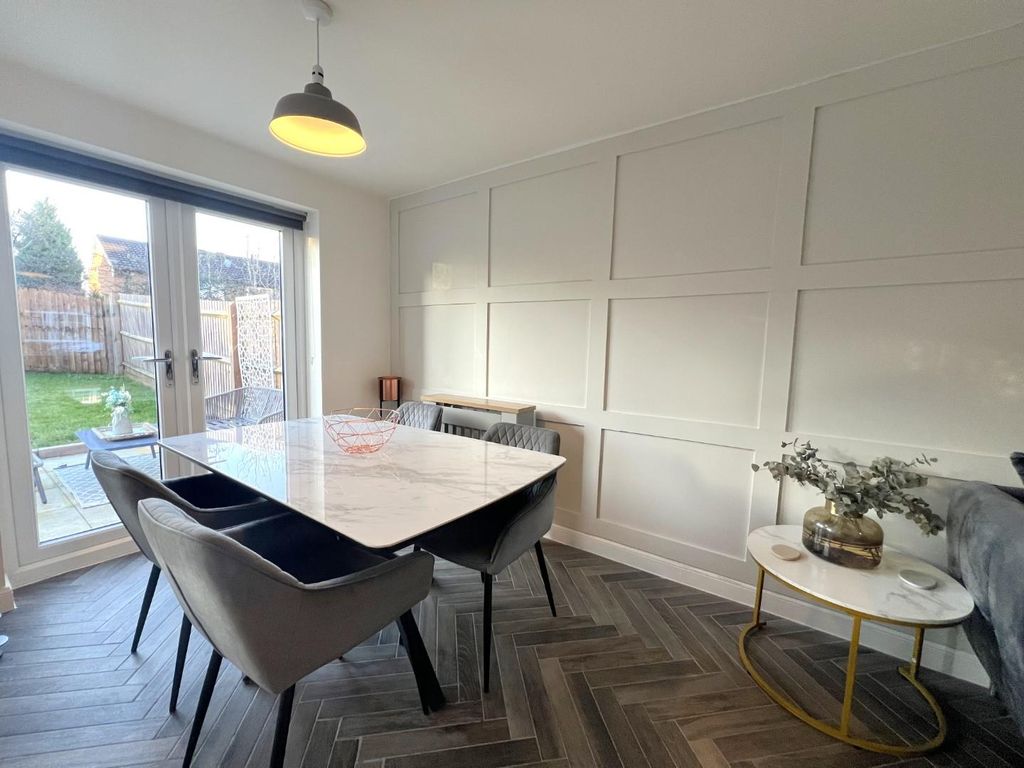 Property photo 3 of 14 Dining Area