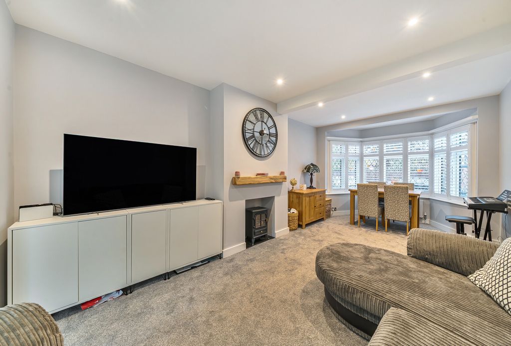 Property photo 3 of 19 1374054-9-6900F24...