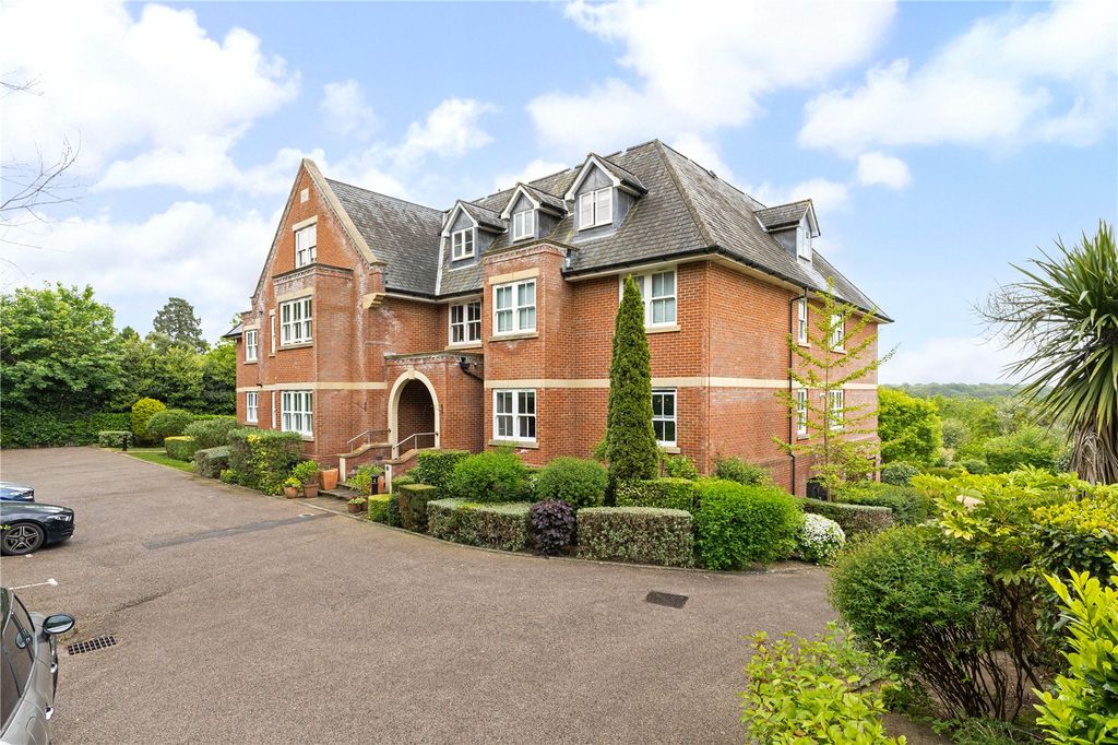 Property photo 1 of 12 16 Pembury Place