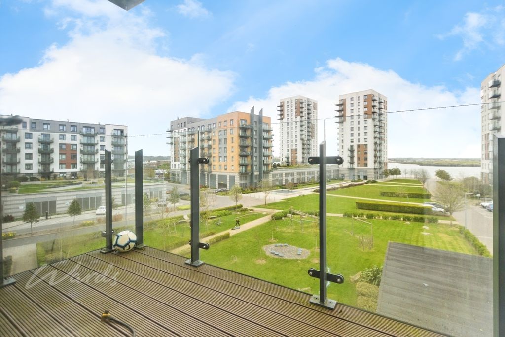 Property photo 2 of 11 Admiralty View