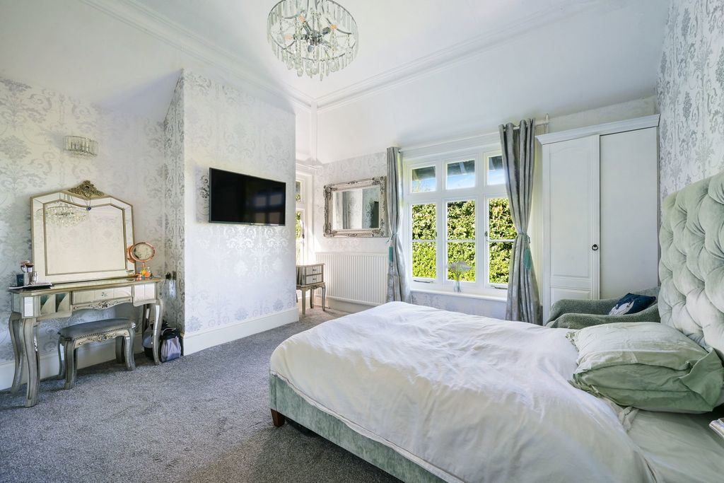 Additional image 9 of 3 bed flat for saleWesterham Road, Oxted RH8